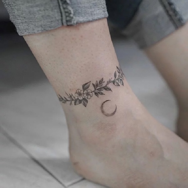 hình xăm lắc chân mini, mẫu tattoo vòng cổ chân đẹp