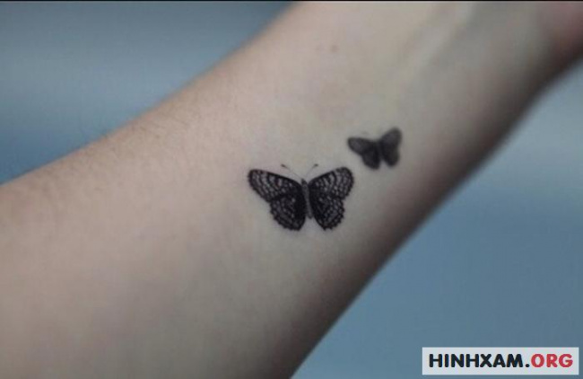 dịu dàng, nữ tính với hình xăm bướm ở cổ tay