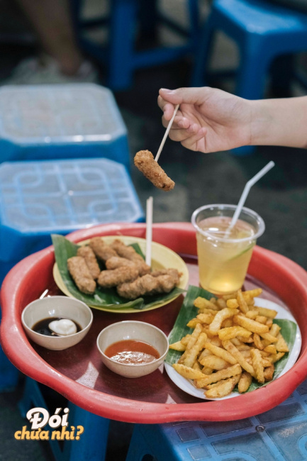 addictive food, cathedral, french fries, fried spring rolls, grilled spring rolls, hanoi cathedral, invite each other to eat at the famous “capital of grilled spring rolls” in the cathedral quarter of hanoi