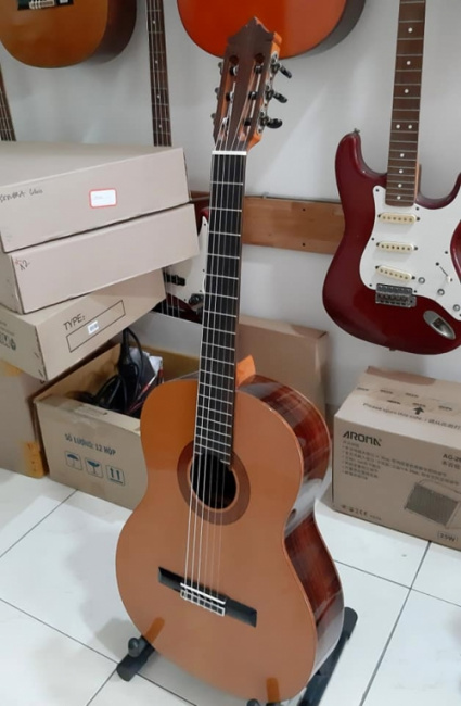 9 cửa hàng mua bán đàn guitar cũ/mới giá rẻ nhất tại tp.hcm