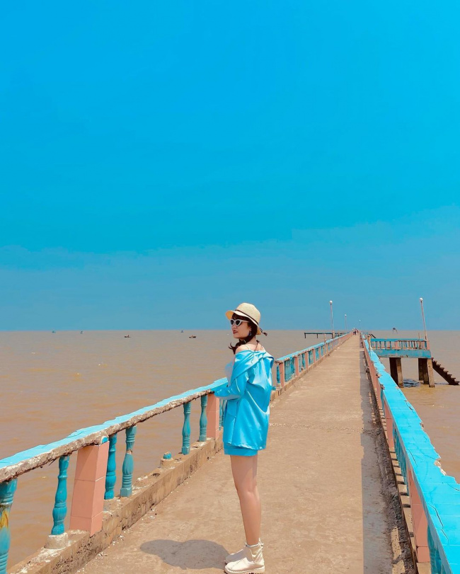 beautiful spaces, means of transport, social networks, whispering in front of tan thanh beach – a copy of thai binh’s “infinity sea” right in tien giang
