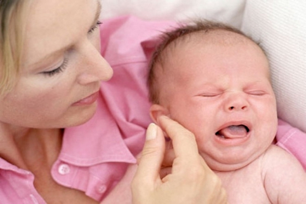 trẻ sơ sinh bị sốt phải làm như thế nào? (sức khỏe trẻ sơ sinh)