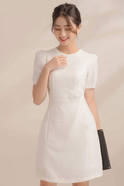 Những mẫu váy màu trắng đẹp không lối thoát phù hợp trong mọi hoàn cảnh