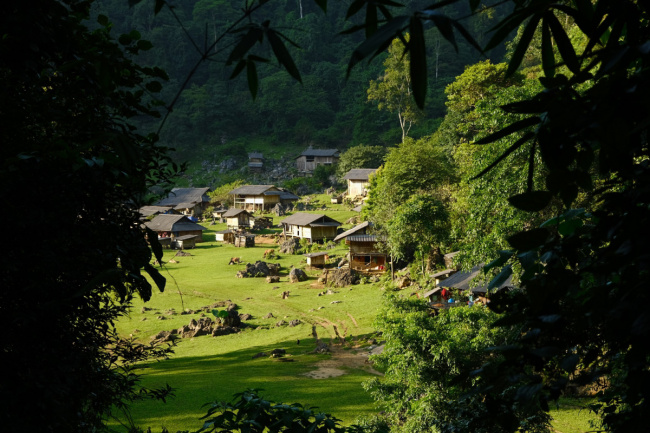 hang tau, moc chau tourism, son la tourism, hang tau – pristine village in moc chau