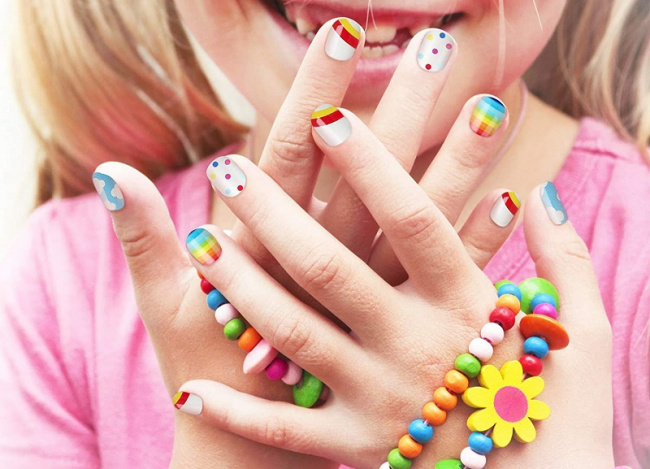 Gợi ý 20 những mẫu móng tay cho bé gái được yêu thích