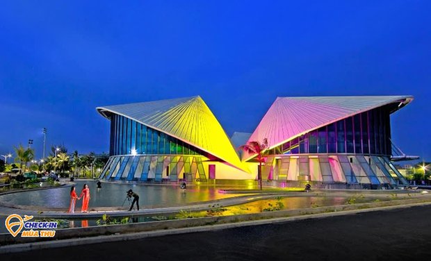 bac lieu, cost, northern delta, special architecture, theater, in bac lieu, there is a very special architectural theater, inspired by vietnamese symbols