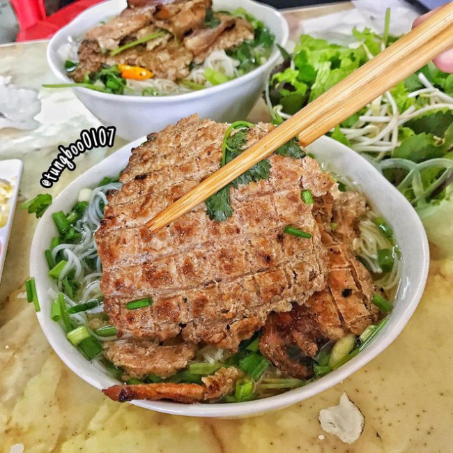 bun cha chan, food, fried pho, hanoi, noodle soup, pho restaurant, take a look at vermicelli and pho dishes that are “paradoxical” but taste “out of sauce” in hanoi