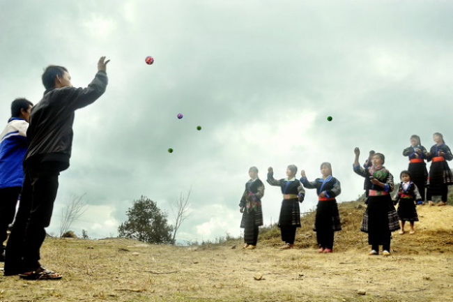 trò chơi dân gian ném còn – nét văn hóa độc đáo của người thái