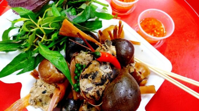 dalat cuisine, saigon cuisine, streets cuisine, stuffed snails, tp hcm, da lat-style stuffed snails attract saigon customers