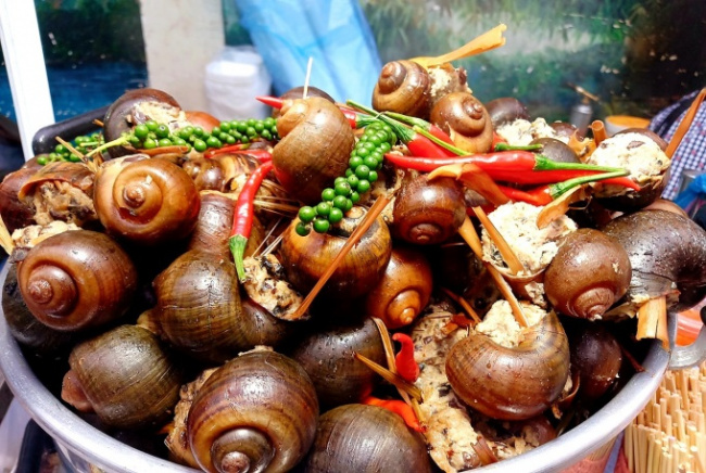 dalat cuisine, saigon cuisine, streets cuisine, stuffed snails, tp hcm, da lat-style stuffed snails attract saigon customers