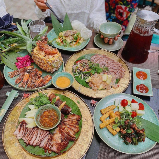 dinh restaurant, restaurant meets partner, locations in hanoi that help office workers have a smooth meeting whether they are partners or colleagues