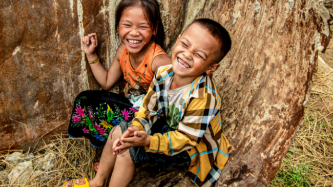 highland children, northwest highland specialties, ripe rice season, photo: looking at the innocent faces of highland children