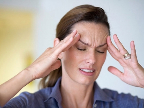 8 cách massage đơn giản giúp bạn giảm sụt mí mắt