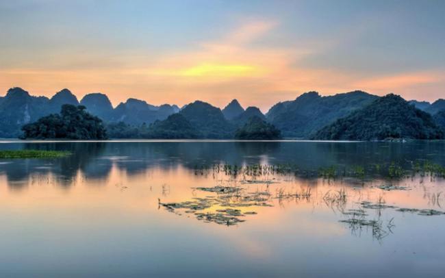 autumn, discovery, lake, mountain lake, pristine beauty, quan son lake, tourism, beautiful lakes near hanoi make tourists “fall in love”