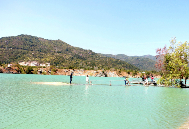 coriander field, green rock lake, suoi nghe sheep hill, three natural destinations in ba ria – vung tau