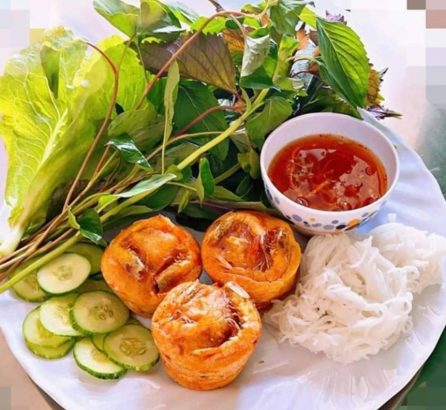 soc trang cuisine, soc trang specialties, soc trang tourism, tribute cake, cong cake – a specialty of khmer people in soc trang