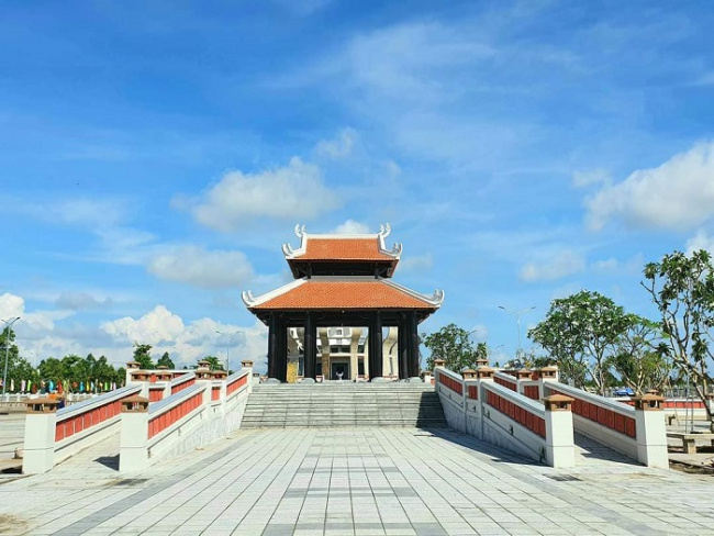 can tho tourism, can tho tourist destination, spiritual tourism, temple of king hung, visit the temple of hung kings in can tho for sightseeing and admire the unique architecture