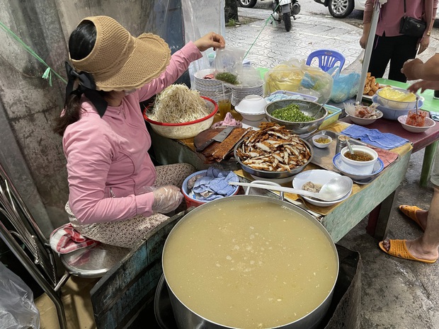 autumn, cuisine, delicious food, phú quốc, porridge, specialties, a bowl of hot porridge in the middle of the afternoon in phu quoc, why is it so reasonable in the rain