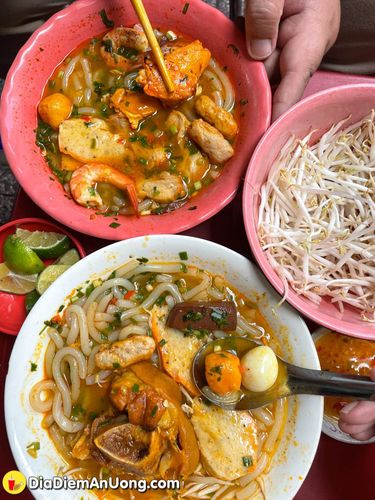 rẻ hú hồn bánh canh cua 20k ăn no không lo xẹp ví ở quận 8