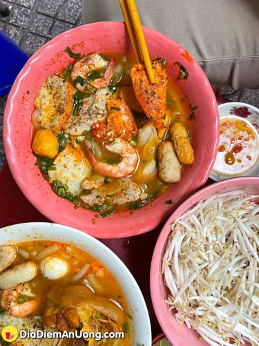 rẻ hú hồn bánh canh cua 20k ăn no không lo xẹp ví ở quận 8