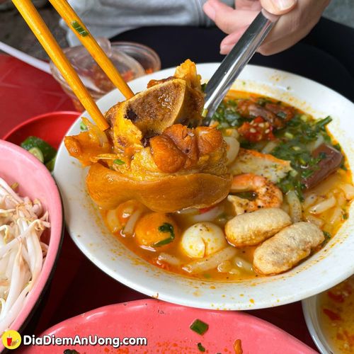 rẻ hú hồn bánh canh cua 20k ăn no không lo xẹp ví ở quận 8