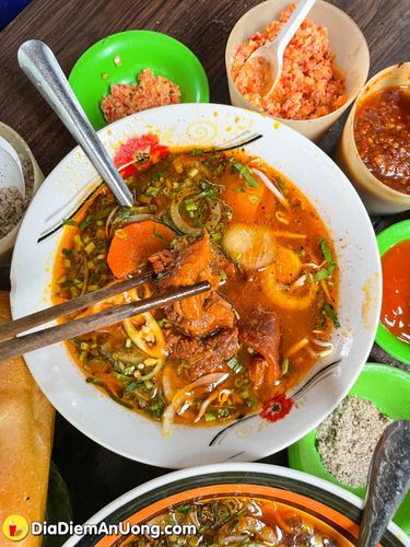 BÒ KHO ẤN ĐỘ núp hẻm, được nấu khác biệt khiến dân Sài Gòn mê mẩn gần 30 năm