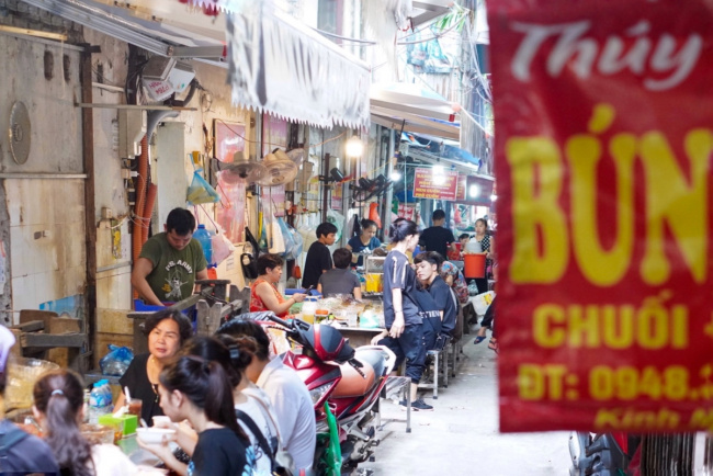 dong xuan alley, hanoi cuisine, traveling hanoi, food tour 40$ in hanoi old quarter