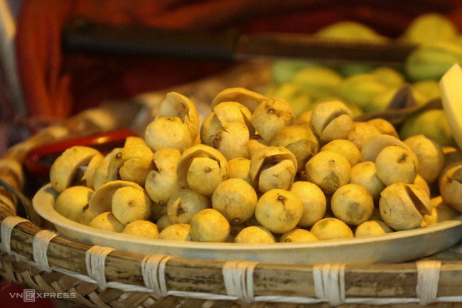 fried worms, hanoi, hanoi autumn gift, hanoi cuisine, nuggets, the gifts of autumn in hanoi, traveling hanoi, the gifts of autumn in hanoi