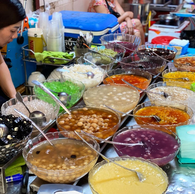 dong xuan market, food market, hanoi cuisine, discover 5 hanoi food markets with many delicious and cheap dishes