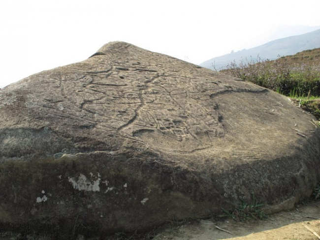 ha giang travel experience, historical sites, nam dan ancient rock beach, tourist places in ha giang, go to the ancient rock field of nam dan ha giang to admire the writings of prehistoric people