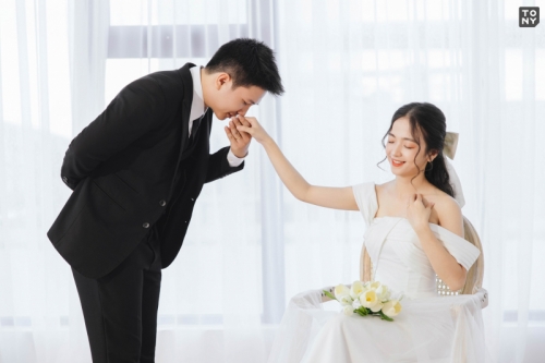 Studio chụp ảnh cưới Hàn Quốc Quận Bình: Cùng với những khoảnh khắc lãng mạn và đầy ý nghĩa, chiếc áo cưới cũng là một phần quan trọng trong ngày trọng đại. Tại một studio chụp ảnh cưới Hàn Quốc sang trọng ở Quận Bình, bạn sẽ được trải nghiệm loạt bức ảnh thật đẹp và chân thật với chiếc váy cưới tuyệt đẹp của mình.