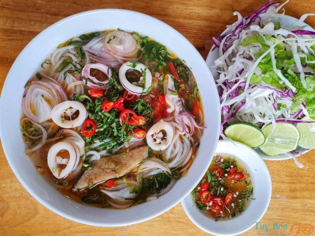 food, painting water, phu yen squid vermicelli, scenic spots, the sun, tourists, phu yen squid vermicelli: the frugal taste makes people’s hearts flutter
