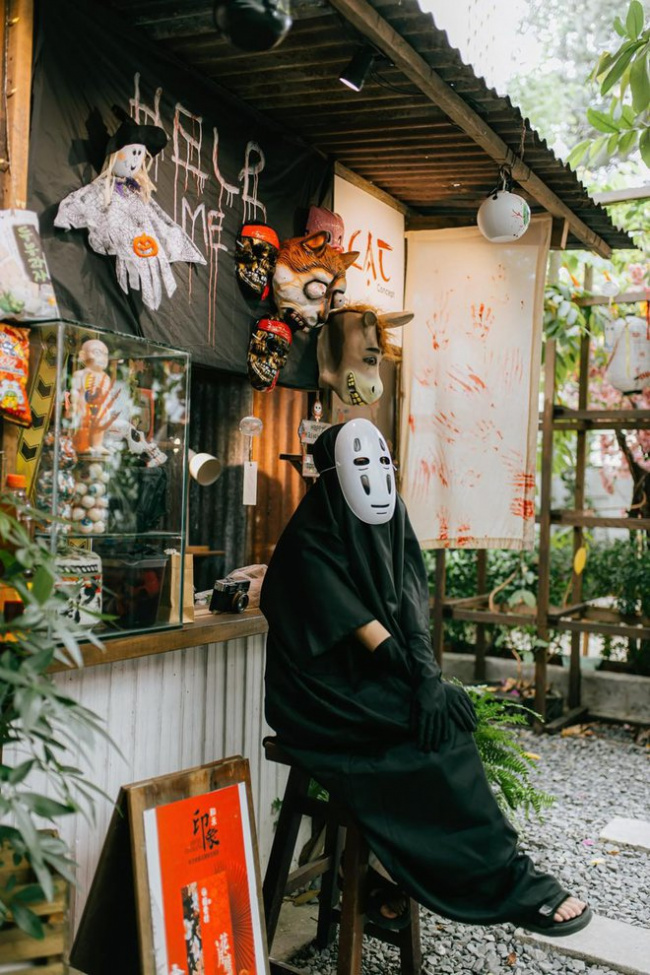 3 cafes, halloween decoration, halloween festival, japanese style, phu nhuan district, young people, 3 halloween decoration cafes in ho chi minh city for small families to respond to the masquerade festival