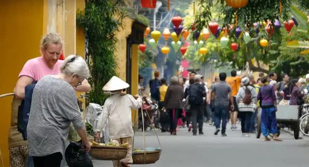 shopping, travel expenses, vietnam travel, foreign tourists are surprised because the cost of traveling in vietnam is extremely “affordable”.
