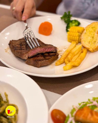 ăn steak chuẩn châu âu trong không gian sang trọng chỉ có 79k