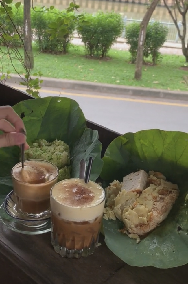 autumn, autumn in hanoi, carrying street vendors, drinking coffee, queuing to buy sticky rice, experience the “fever” hanoi autumn in ho chi minh city: young people invite each other to buy sticky rice and go to a cafe to sip