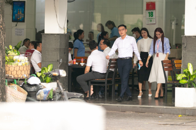 immutable, losing time, office people, taking a nap, there is an area in district 3, ho chi minh city that is famous for goby hotpot, and “strange” is that office people love to eat at noon.