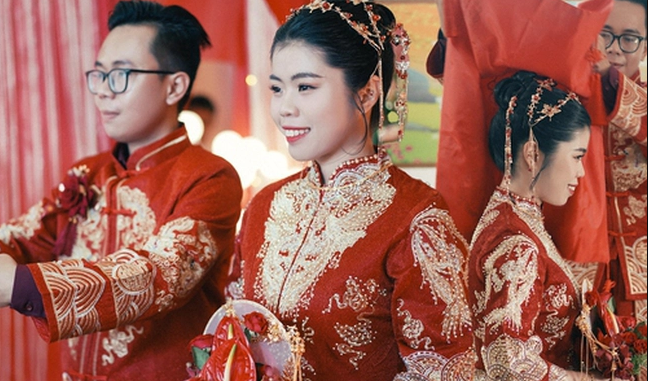 bridal dress, bride and groom, decorative flowers, lily flowers, special wedding, traditional chinese wedding costs 12.000 $ in an giang: meticulous to every detail