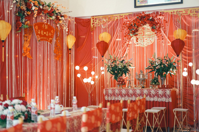 bridal dress, bride and groom, decorative flowers, lily flowers, special wedding, traditional chinese wedding costs 12.000 $ in an giang: meticulous to every detail