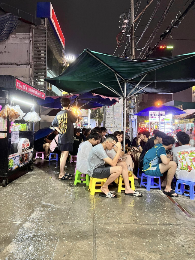 emerging, food, ho chi minh city, restaurant, 4 famous night food courts in ho chi minh city with recent emerging dishes