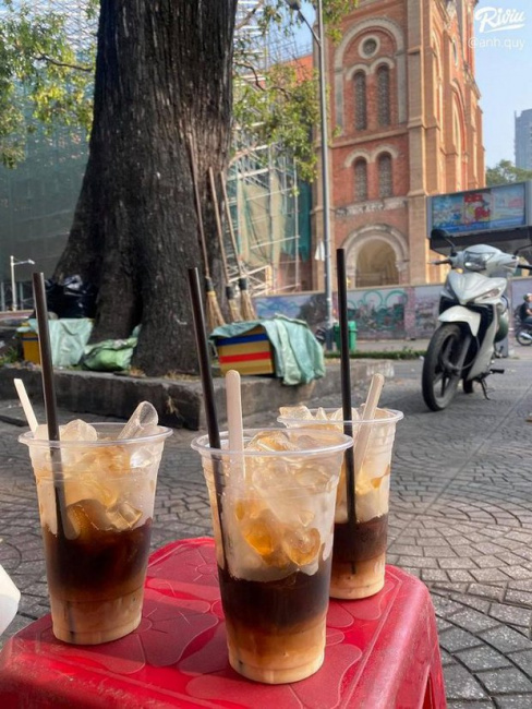 coffee shops, foreign tourists, notre dame cathedral, tours, 48 hours to discover the unique features of ho chi minh city as suggested by new zealand’s largest newspaper
