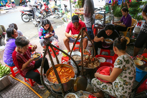 delicious food, foreign tourists, giant crocodiles, stormy, vietnamese people, ordinary things in vietnam that surprise foreign tourists when they experience it for the first time