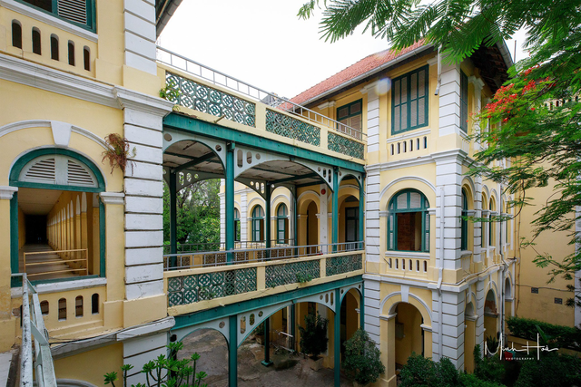 ho chi minh city, tran dai nghia high school for the gifted, there is a school that specializes in nearly 150 years of life: ancient architecture full of romance, if you want to come here, you must study very well!