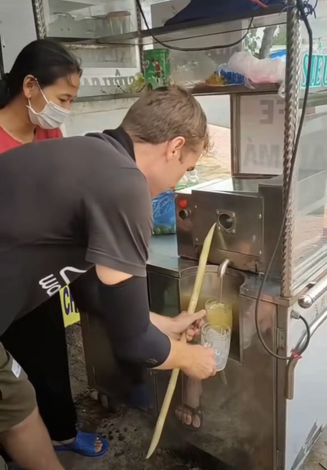 energy sources, foreign tourists, international tourists, special features, sugarcane juice, sugarcane juice machine, in addition to popular dishes, international tourists also enjoy the unique machine-pressed sugarcane juice in vietnam
