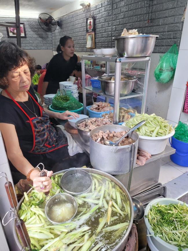 along the mosquito net, bat dan street, bun cha, fried rice, giang coffee, hanoi food, nuggets, the old town, vermicelli, 24 hours eating ‘forget the way back’ in hanoi’s old quarter