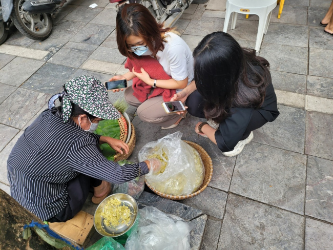 along the mosquito net, bat dan street, bun cha, fried rice, giang coffee, hanoi food, nuggets, the old town, vermicelli, 24 hours eating ‘forget the way back’ in hanoi’s old quarter