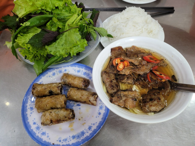 along the mosquito net, bat dan street, bun cha, fried rice, giang coffee, hanoi food, nuggets, the old town, vermicelli, 24 hours eating ‘forget the way back’ in hanoi’s old quarter