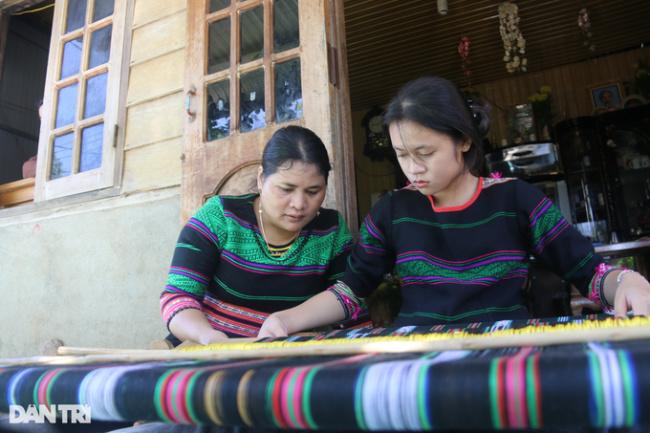 dak nong, ma people, weaving, three generations of ma people preserve the value of brocade in the central highlands