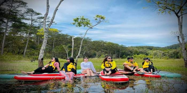 chèo thuyền kayak/sup tại hồ tuyền lâm – trải nghiệm du lịch thú vị nhất tại đà lạt