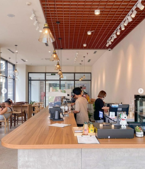 break time, cafe, lunch break time, nice space, office people, take advantage of time, suggest new cafes with nice spaces, and delicious drinks for hanoi office workers to take advantage of lunch break